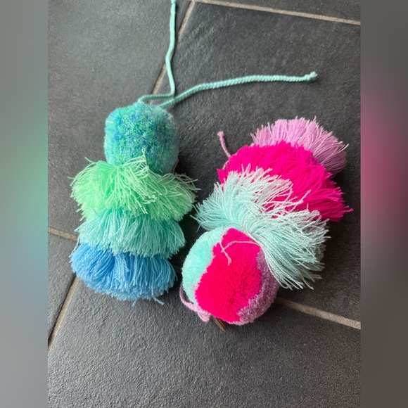 2 Squeeze de Citron Poms Tassels - Picture 2 of 5